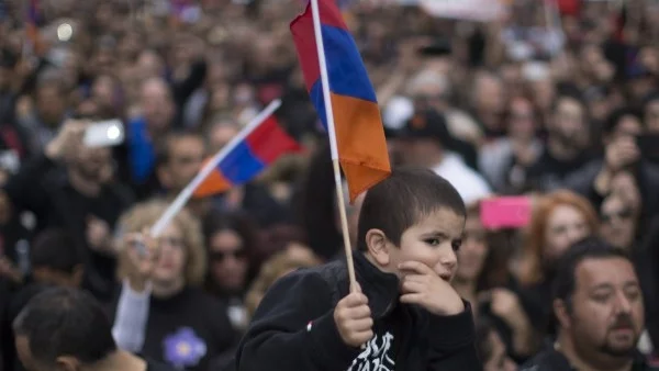 Шести ден продължават протестите в Армения