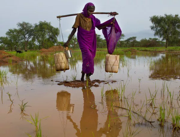 Над 17 млн. жени в Африка са "водни роби"
