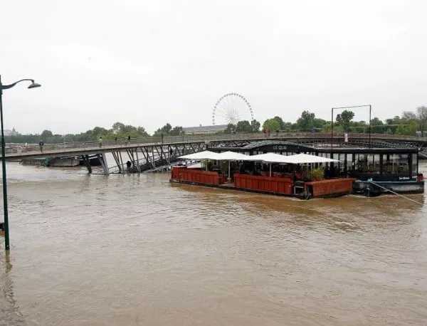 Франция отмени червения код за риск от наводнения, нивото на Сена пада