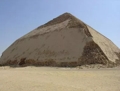 Космически лъчи разкриха тайна стая в Наклонената пирамида