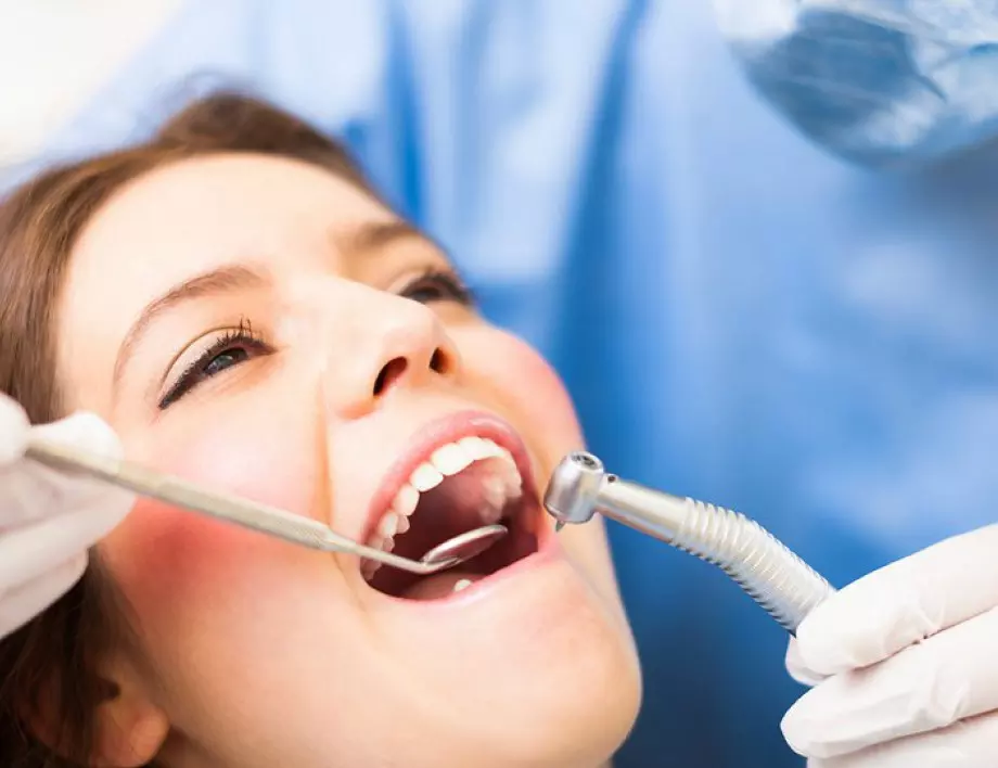 Швейцарски зъболекари товарят пациентите си с COVID-такса
