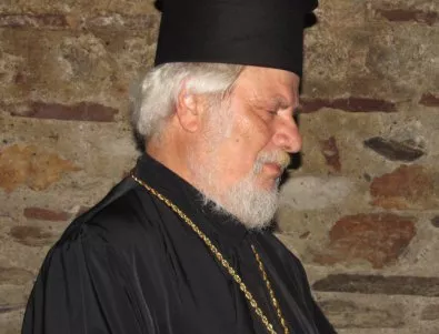 Отецът, който Асеновград защити от митрополит Николай, мина на страната на владиката