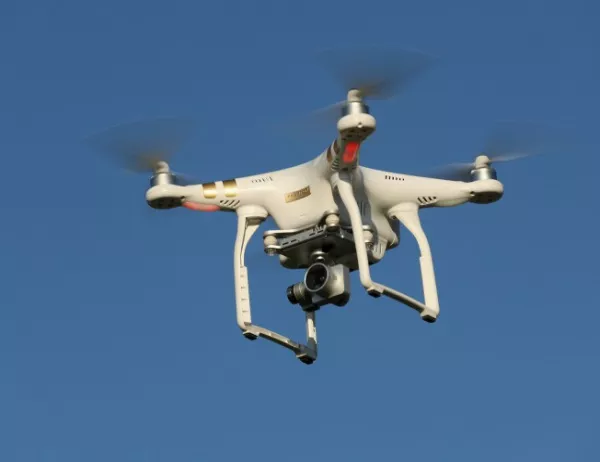 Великобритания въвежда изисквания за управлението на дронове