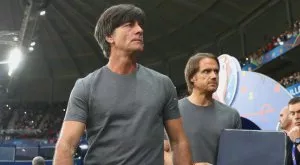 ВИДЕО: Йоахим Льов си помириса топките, а след това и задника... 