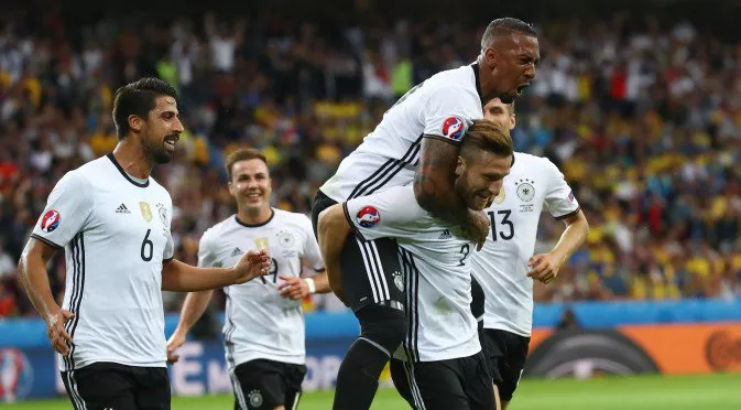 Германия прекъсна черната си серия срещу Италия и е на полуфинал