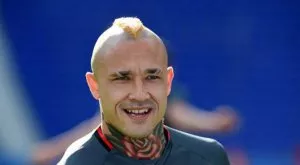 Челси се отказва от Наинголан