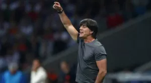 Льов призова германските фенове да не освиркват Йозил и Гюндоган