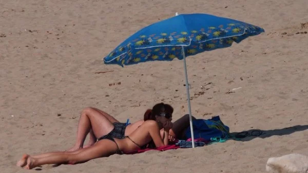 Радиация на плаж край Черноморец, туристите почиват свободно