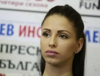 Цвети Стоянова взриви интернет с новите си прическа и стил (СНИМКИ)