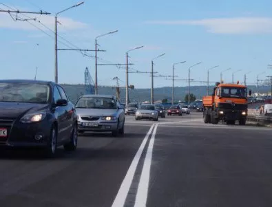 Движението по Аспаруховия мост ще се осъществява двупосочно в платното за Варна