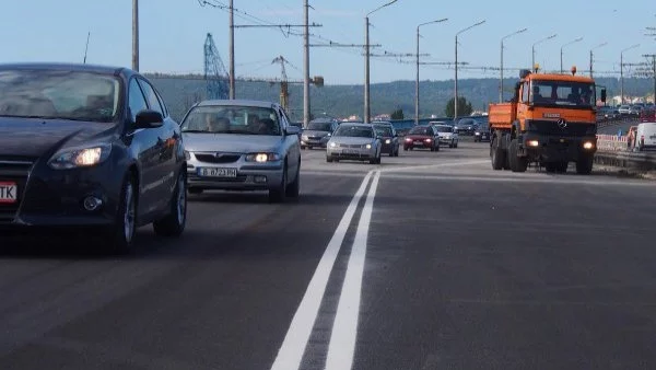 Движението по Аспаруховия мост ще се осъществява двупосочно в платното за Варна