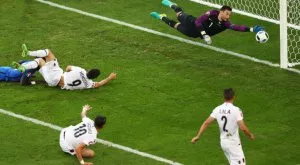 Гризман и Пайе спасиха Франция и спестиха заслужени критики за своя селекционер