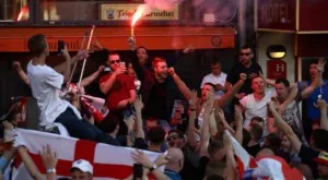 ВИДЕО: Английски фенове създадоха безредици в Амстердам