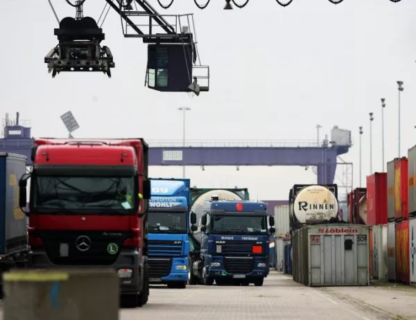 300 камиона са блокирани на ГКПП "Капъкуле", превозвачите готвят протест