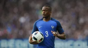 Турски гранд подава ръка на побойника Патрис Евра