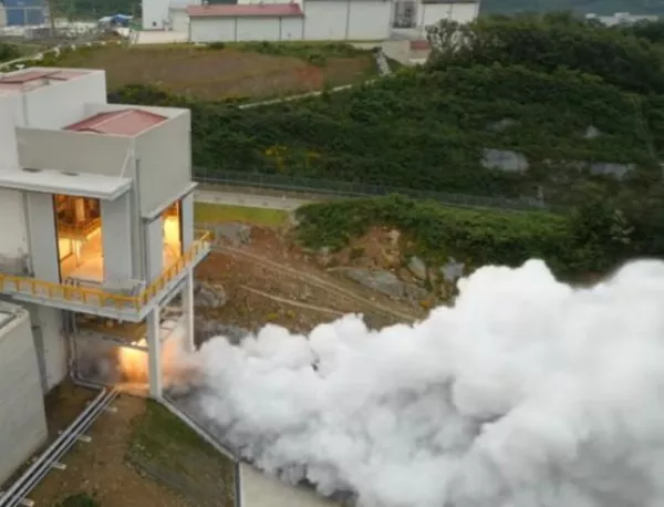 Пускането на ракетен двигател: подгряващо видео