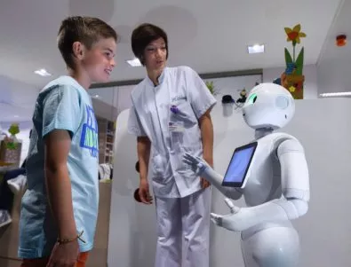 Човекоподобният робот почва работа в болницата