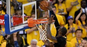 ВИДЕО: Най-важният и зловещ чадър в историята на НБА 