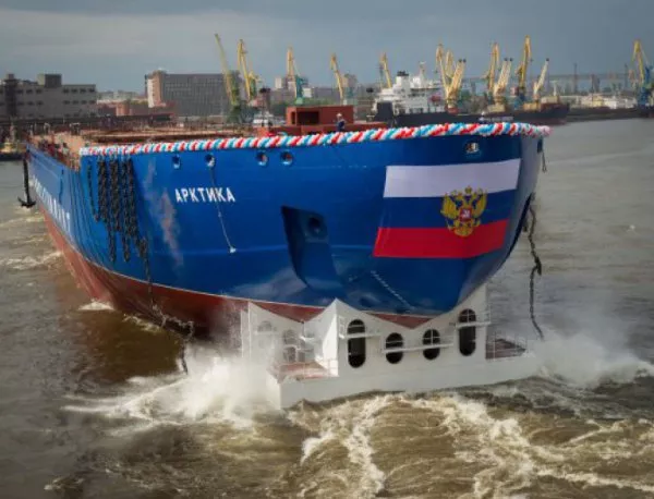 Русия пусна на вода ядрен ледоразбивач (ВИДЕО)