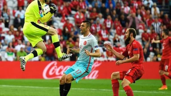 Турция подчини Чехия и мечтае наново на Евро 2016