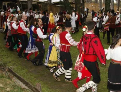 На фестивал в Арбанаси правят традиционна българска сватба с над 4000 гости