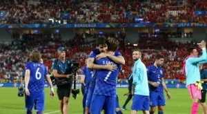 {{ otherArticle[0].article.title }}