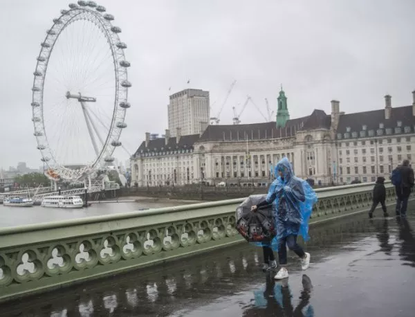 Хаос на британския референдум заради бури и валежи