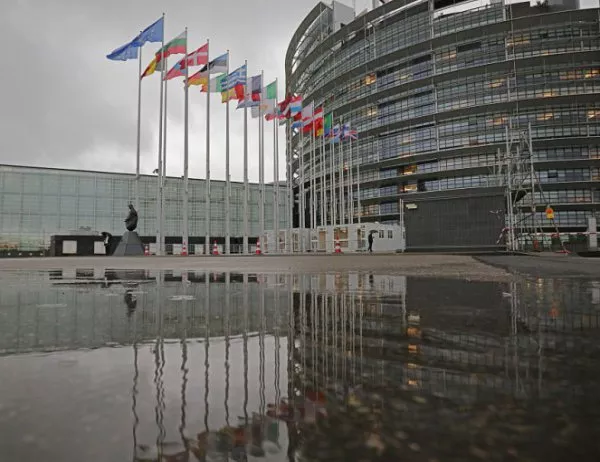 Българите вярват много повече на Европейския парламент от Народното събрание
