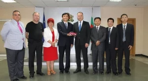 Китайци може да произвеждат електромобили в България 