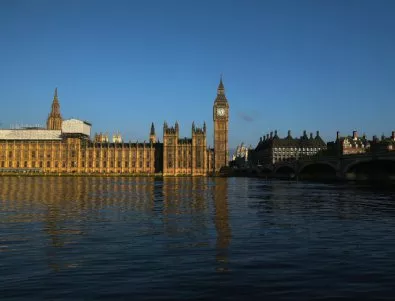Лондон предупреди за възможен отказ от обещанието за бюджетен излишък до 2020 г.