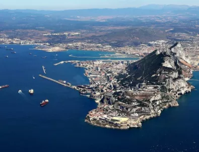 Експлозия избухна на нефтена рафинерия близо до Гибралтар