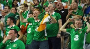 Кметът на Париж награждава феновете на Ирландия. Вижте защо