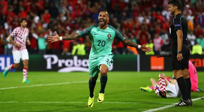 Хърватска фенка, празнуваща гола на Португалия, подлуди нацията (ВИДЕО)