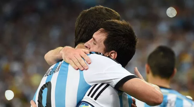 Скандал в националния отбор на Аржентина, били викани приятелите на Меси