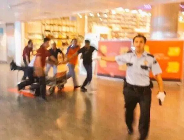 Най-малко десет загинали при взривовете на летището в Истанбул (ВИДЕО)*