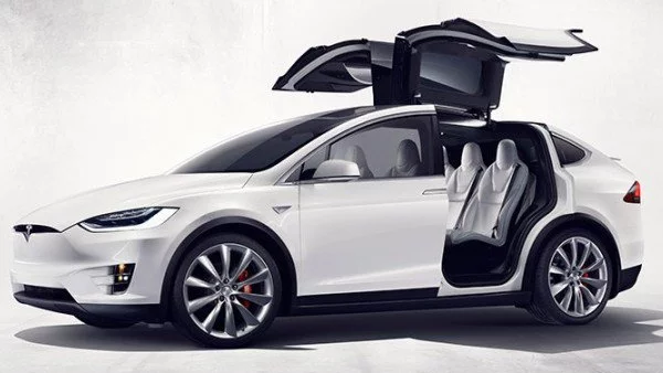 Заведоха дело срещу Tesla заради Model X