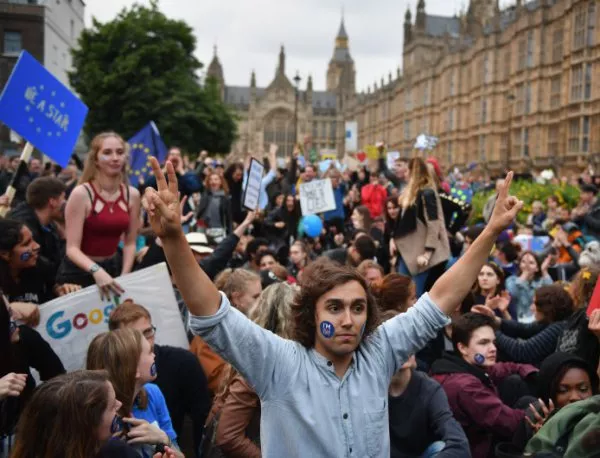 Повече от 40 000 британци на протест в Лондон, искат ЕС