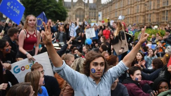 Повече от 40 000 британци на протест в Лондон, искат ЕС