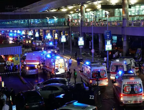 Жертвите на кървавия атентат на летището в Истанбул растат, всички полети са анулирани*