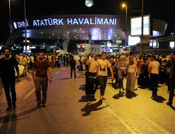 30 души са зад решетките по подозрения за тероризъм след атентата в Истанбул
