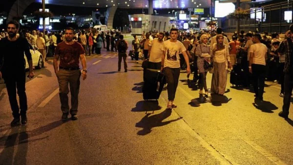 30 души са зад решетките по подозрения за тероризъм след атентата в Истанбул