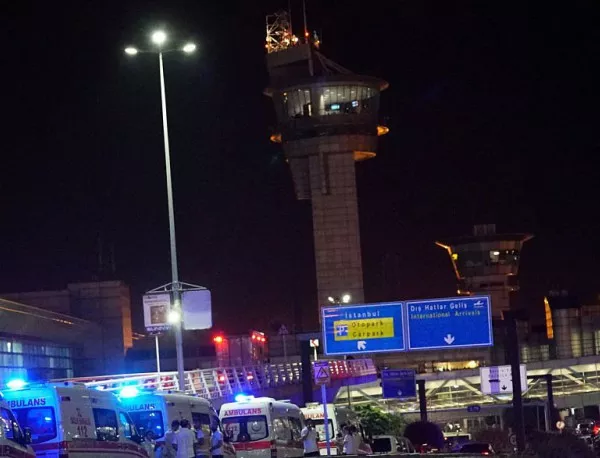 Двама задържани след изстрели на летище "Ататюрк"  