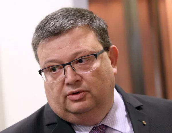 Цацаров поиска от ВСС временно отстраняване на съдия