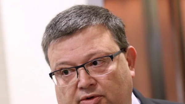 Тайна среща на Цацаров и Цветанов в парламента, не е ясно защо