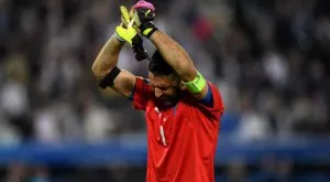 Буфон изравни Тоти по брой мачове в Серия А