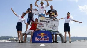 „Самолето-носачи“ преодоляват гравитацията с общи усилия в първия Red Bull Flugtag на Пристанище Варна