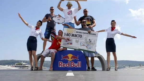 „Самолето-носачи“ преодоляват гравитацията с общи усилия в първия Red Bull Flugtag на Пристанище Варна