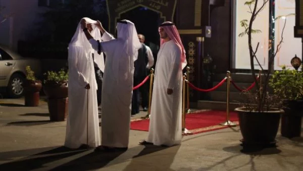 ОАЕ настоява арабските мъже да не носят традиционни дрехи в чужбина