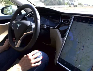 Загиналият шофьор на Tesla Model S гледал филм