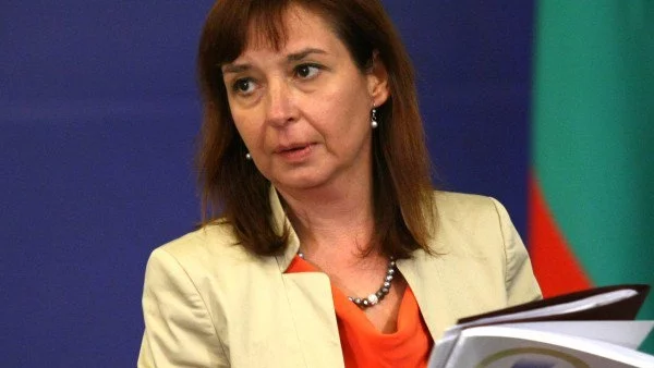 Русинова: Не увеличихме помощите за деца с увреждания заради предстоящия протест